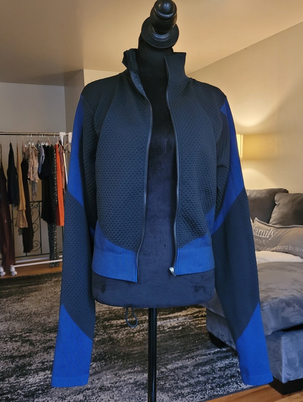 New Look Black and Blue Ribbed Athletic Jacket Size 1/2X Fits Like A Large